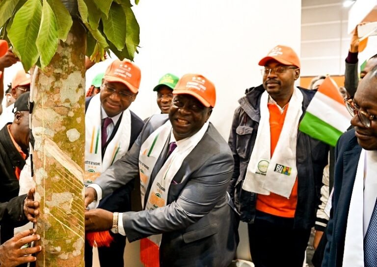 60e Salon international de l’Agriculture: le ministre Adjoumani présente les potentialités de la Côte d’Ivoire 60e Salon international de l’Agriculture: le ministre Adjoumani présente les potentialités de la Côte d’Ivoire